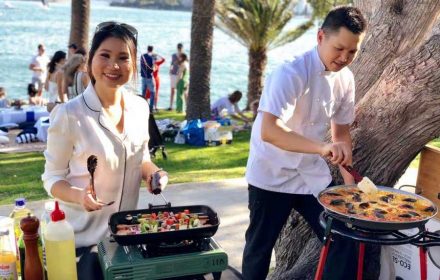 Chef-Wiwin-picnic-cooking-spanish-seafood-paella