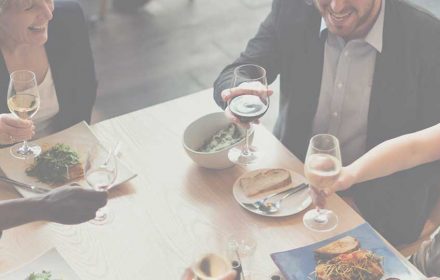 Make Your Next Business Lunch a Hit With These 5 Corporate Catering Food Trends