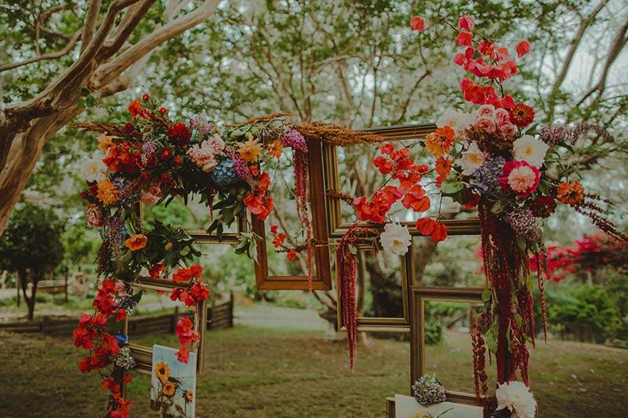 rustic-wedding-photo-wall-inspiration