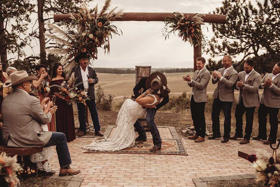 Rustic-wedding-ceremony-reception-idea