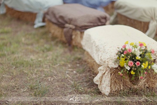 Rustic-Wedding-Hay-Seat-Idea