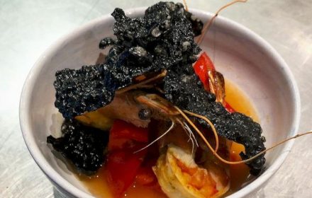 Chef Lina Shou Tomato essence, coeur de Vesuvio, prawns, tapioca squid ink crackers
